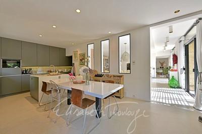 Maison - 220 m² - 6 pièces