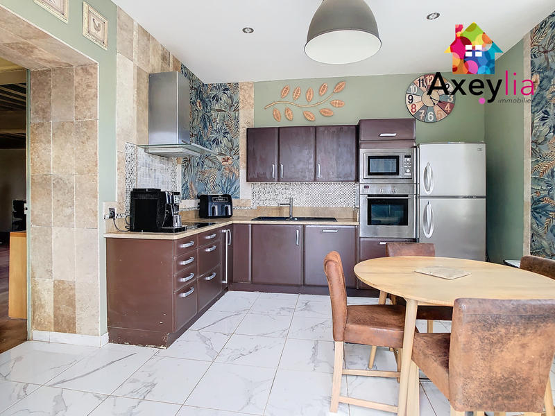 Maison - 250 m² - 5 pièces