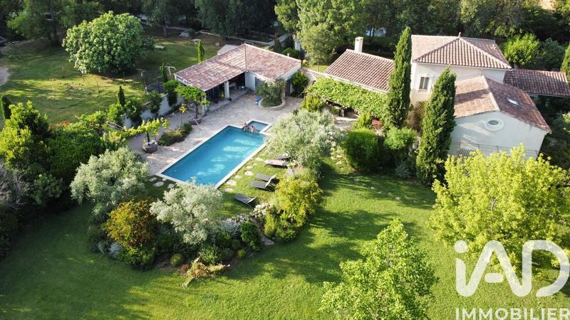 Maison - 218 m² - 7 pièces