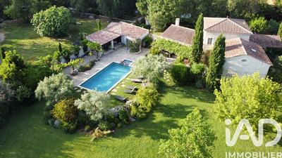 Maison - 218 m² - 7 pièces