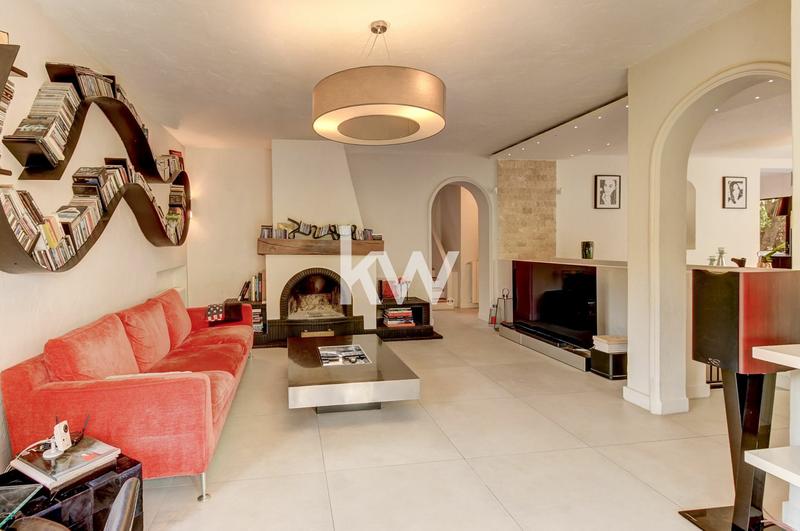 Maison - 204 m² - 6 pièces