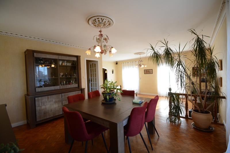 Maison - 229 m² - 8 pièces