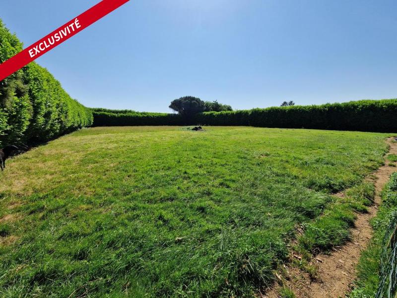 Terrain constructible - 1 764 m²