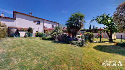 Maison - 405 m² - 12 pièces