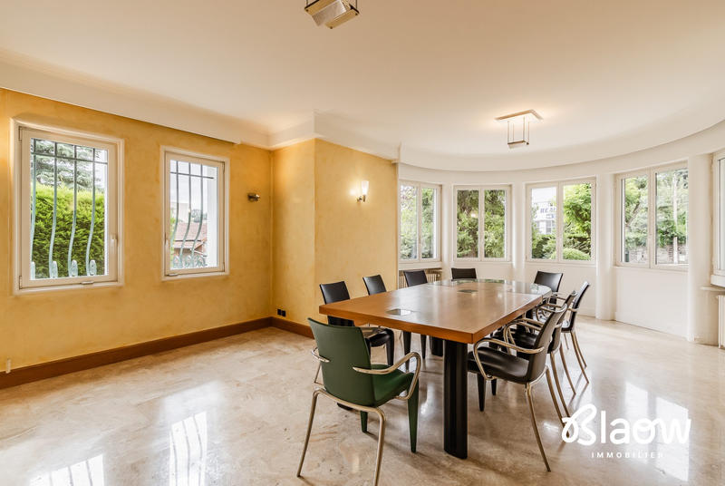 Maison - 450 m² - 10 pièces