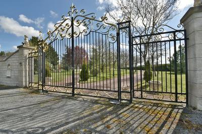 Maison - 241 m² - 7 pièces