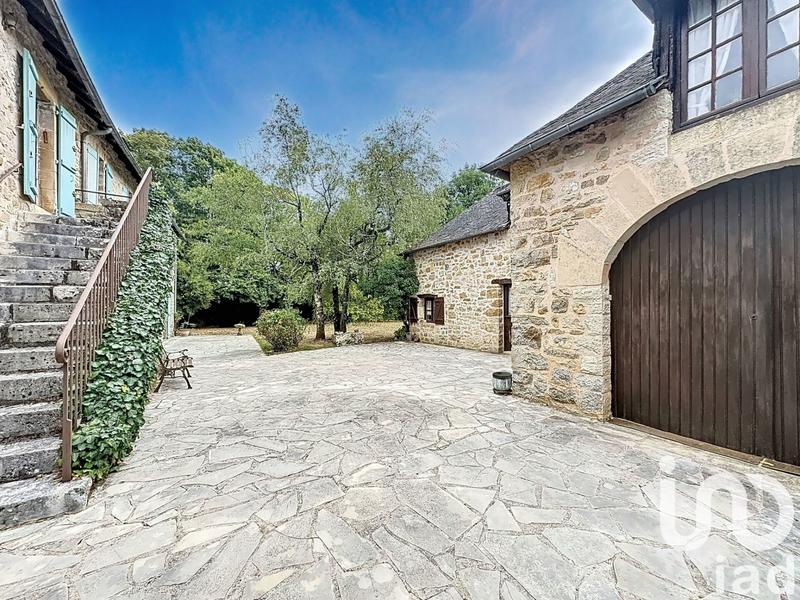 Maison - 229 m² - 8 pièces