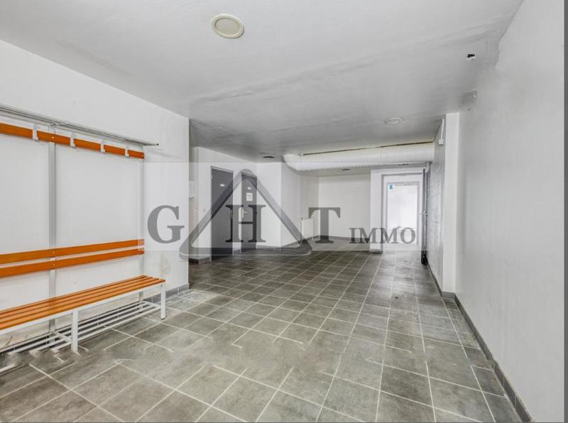 Local commercial - 741 m²