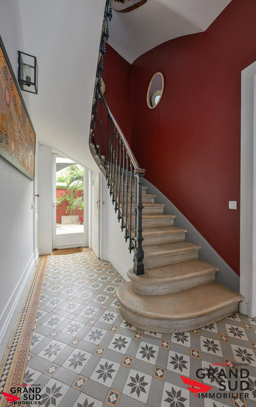 Maison - 214 m² - 7 pièces