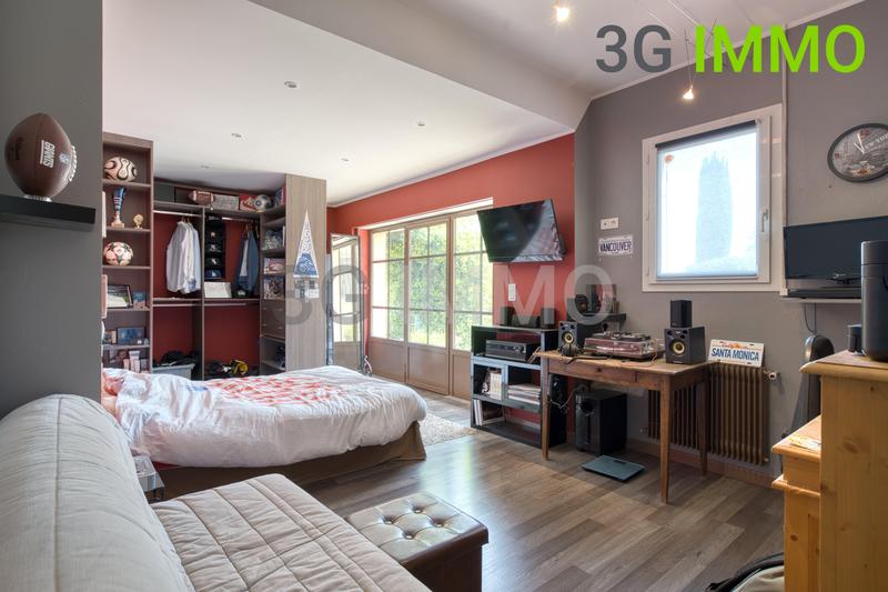 Villa - 180 m² - 8 pièces