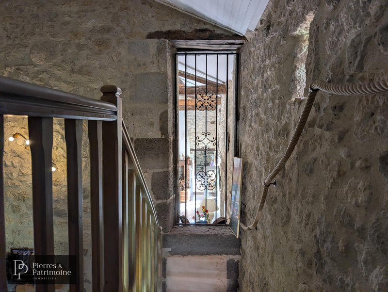 Propriété - 308 m² - 9 pièces