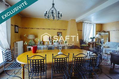 Maison - 219 m² - 9 pièces