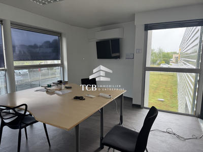 Local d'activités - 1 556 m²