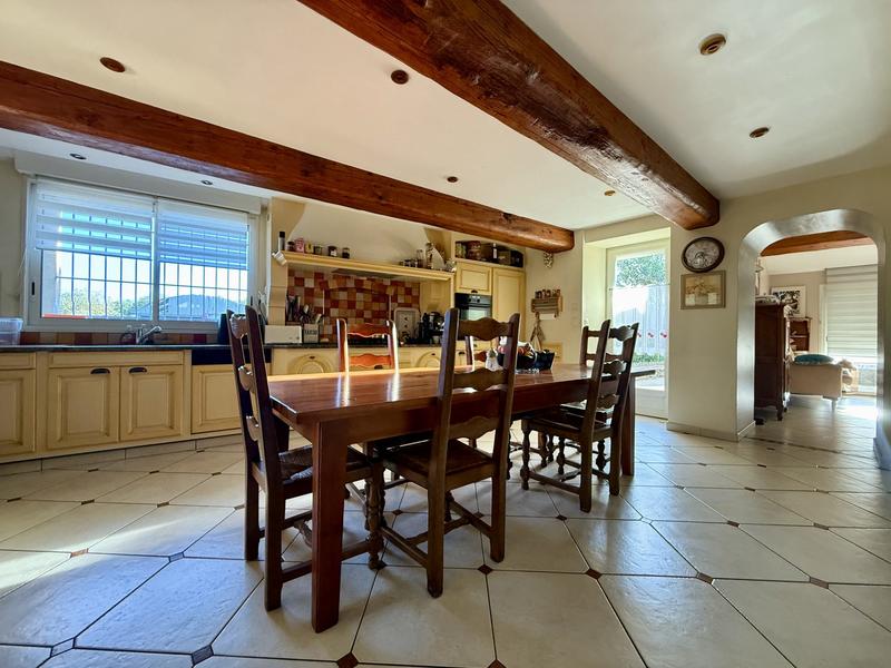 Maison - 245 m² - 8 pièces