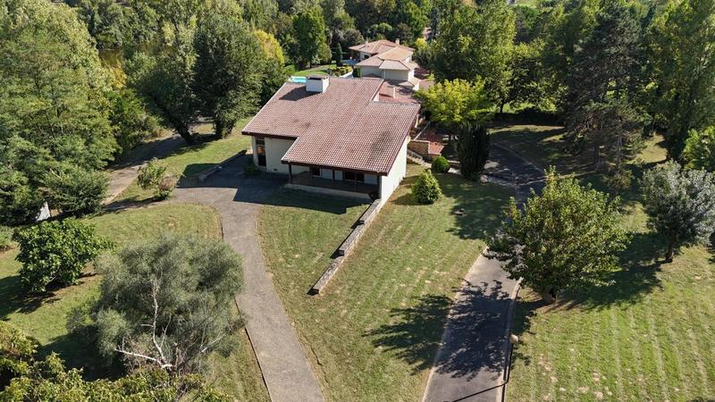 Propriété - 344 m² - 9 pièces