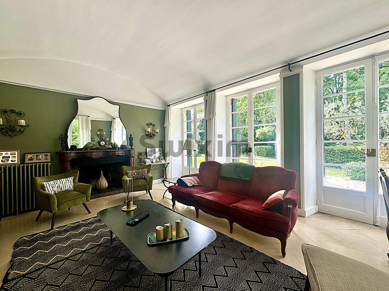 Villa - 425 m² - 8 pièces