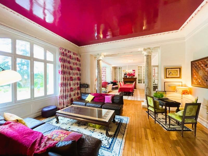 Manoir - 2 500 m² - 35 pièces