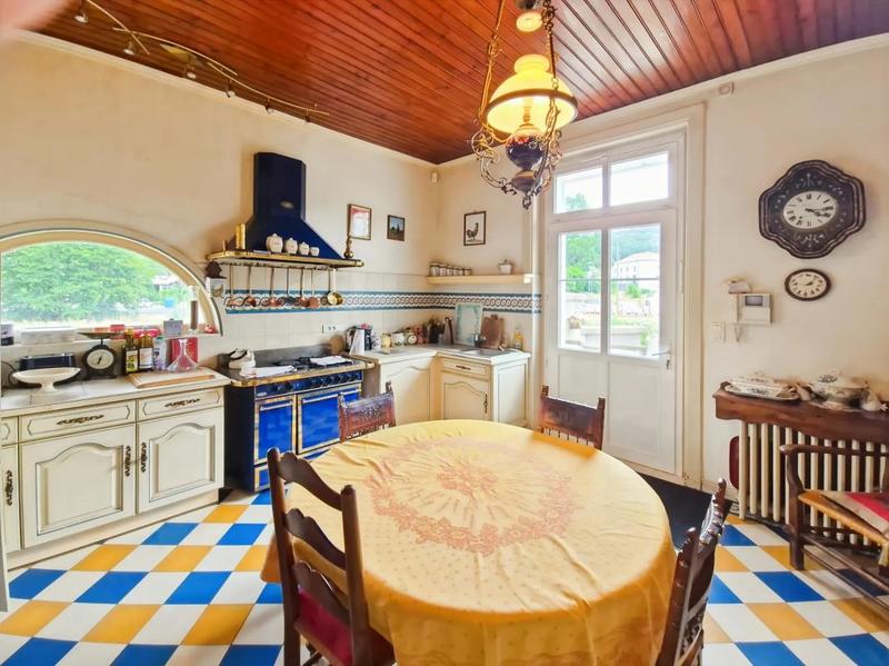 Maison - 226 m² - 9 pièces