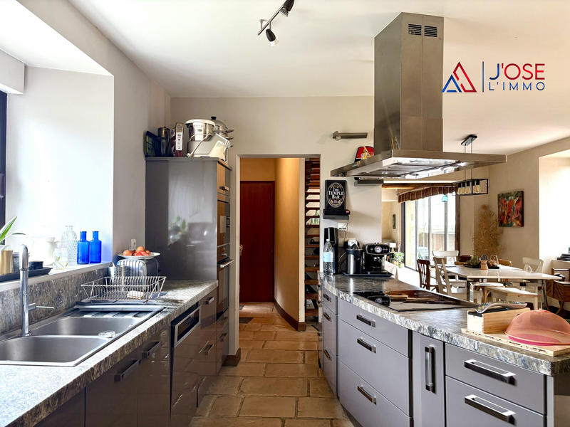 Maison - 228 m² - 7 pièces