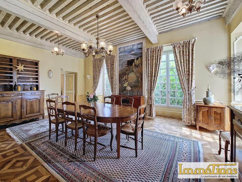 Propriété - 635 m² - 20 pièces