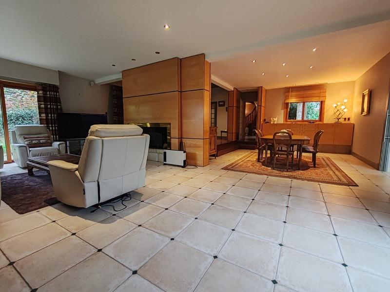 Demeure - 334 m² - 12 pièces