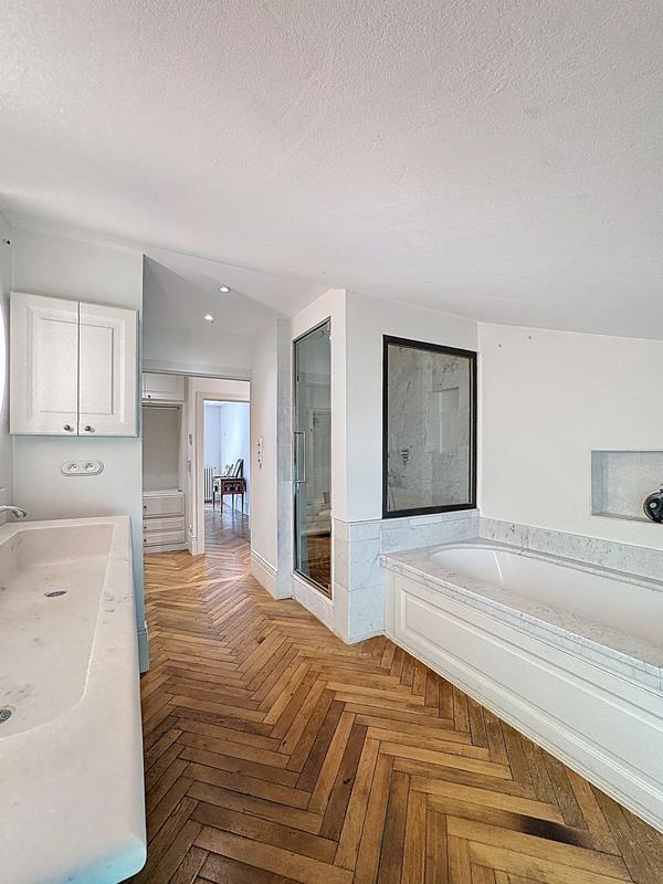 Villa - 230 m² - 6 pièces