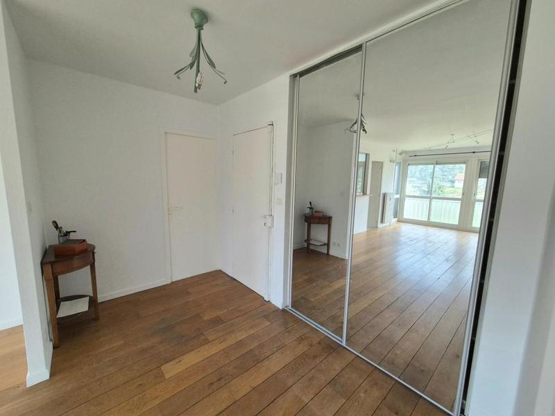 Appartement - 120 m² - 6 pièces