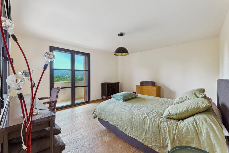 Maison - 320 m² - 6 pièces