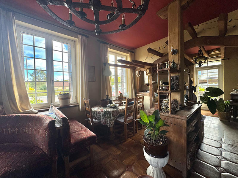 Demeure - 250 m² - 6 pièces