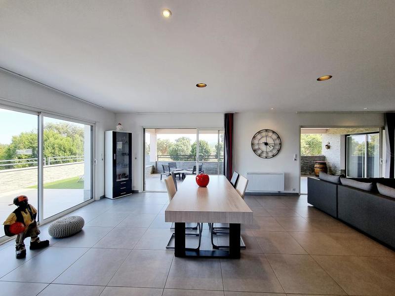 Villa - 215 m² - 9 pièces