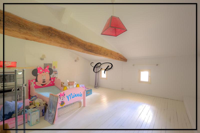 Maison - 234 m² - 7 pièces