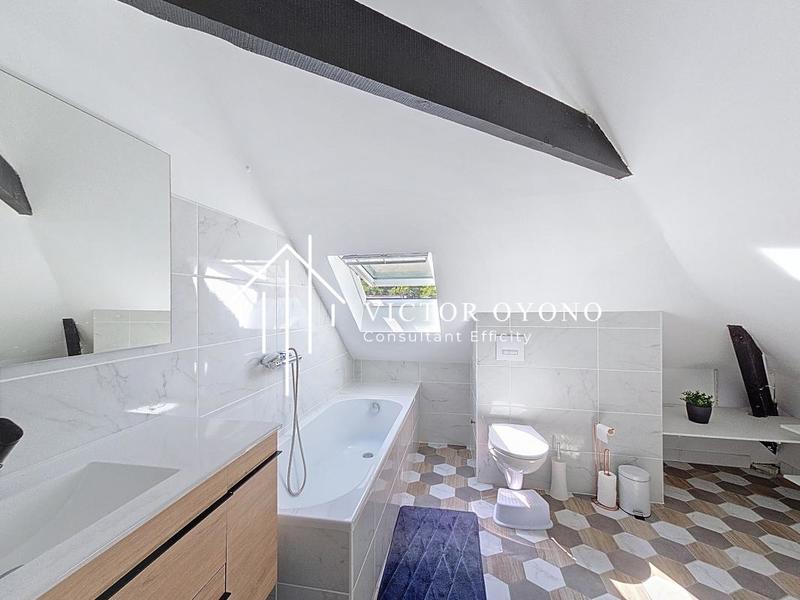 Maison - 250 m² - 9 pièces