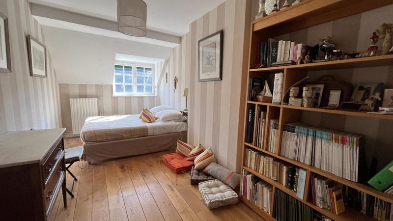 Maison - 340 m² - 9 pièces