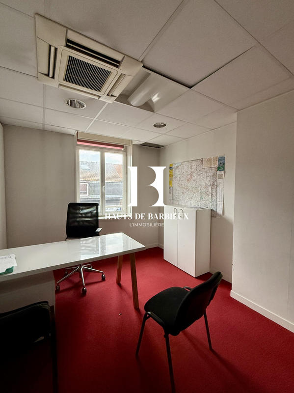 Local d'activités - 220 m² - 8 pièces