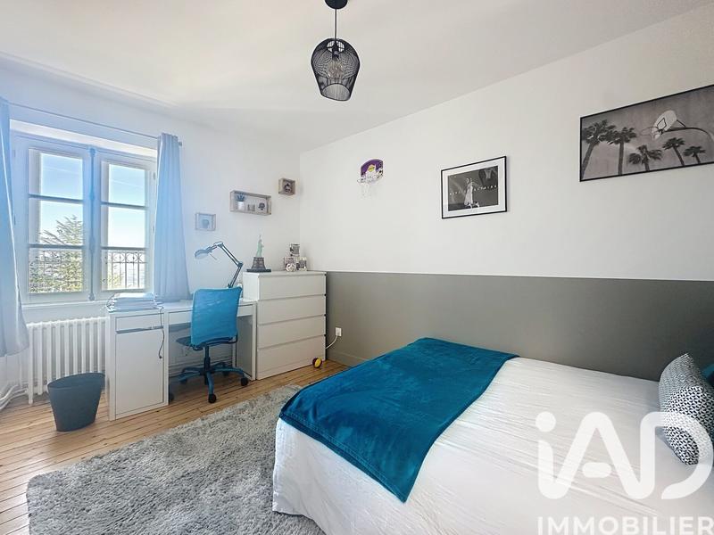 Maison - 220 m² - 9 pièces