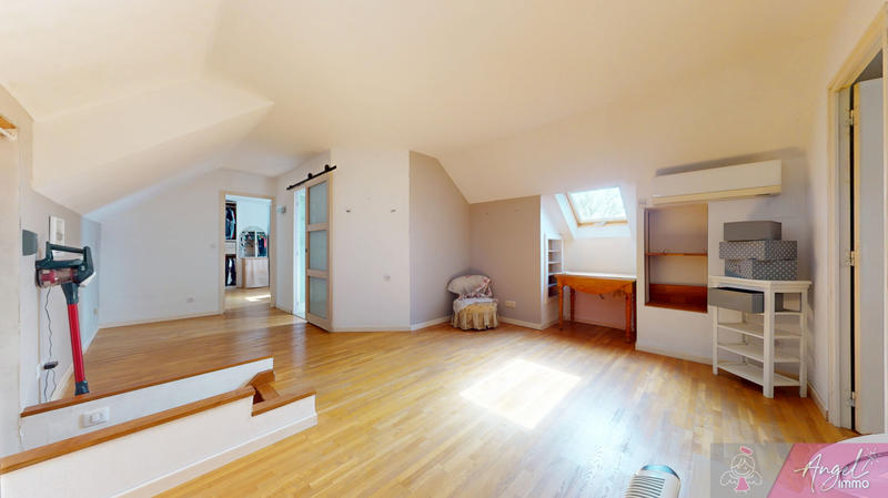 Maison - 230 m² - 9 pièces