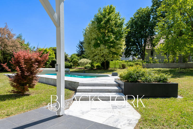 Maison - 320 m² - 10 pièces