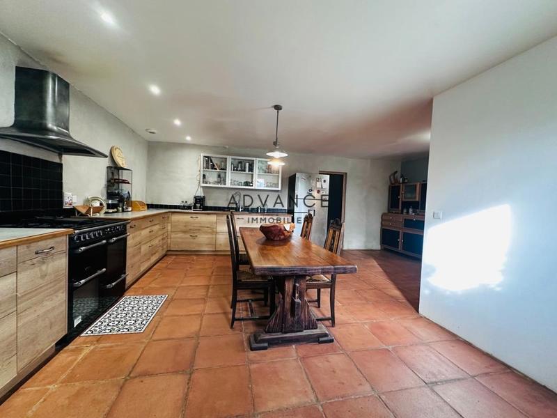 Corps de ferme - 320 m² - 5 pièces