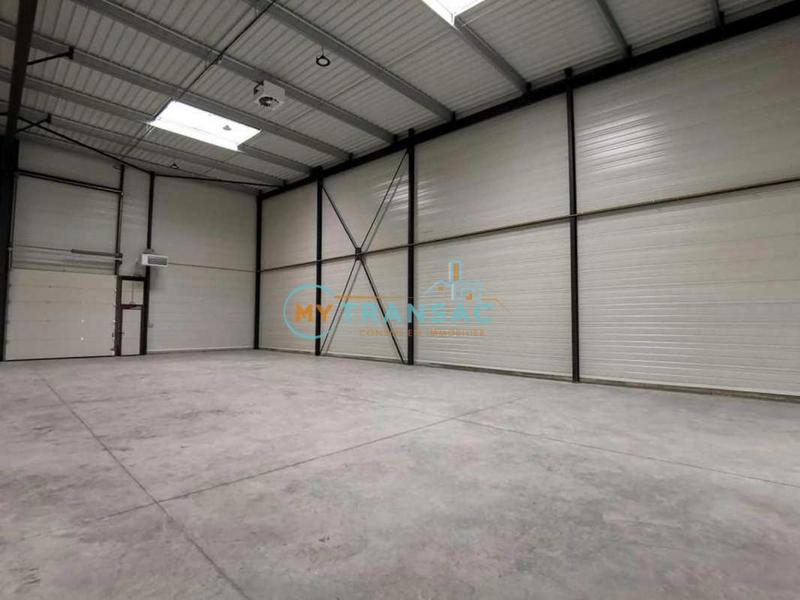 Local d'activités - 421 m²