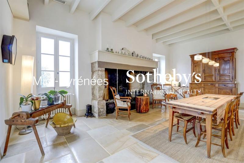 Maison - 458 m² - 12 pièces