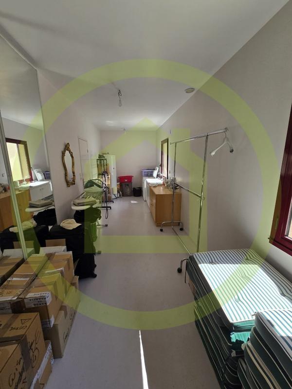 Maison - 260 m² - 6 pièces