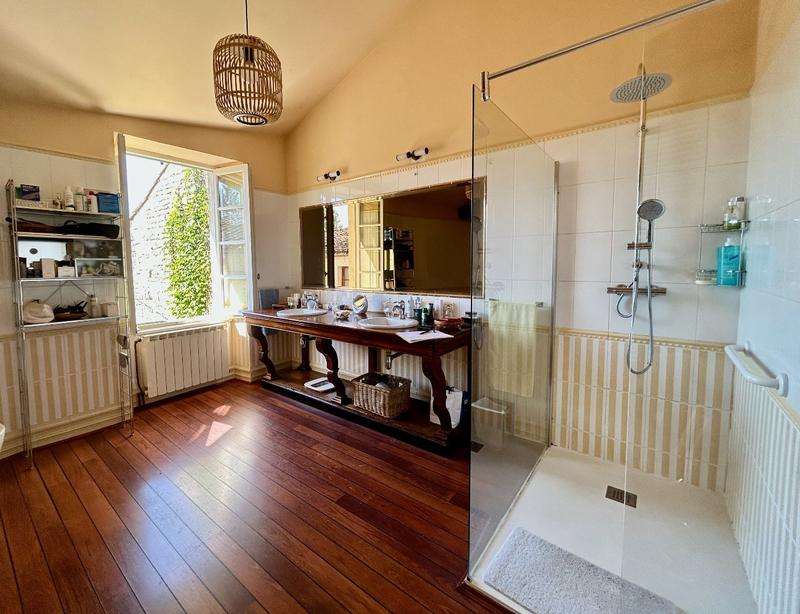 Maison - 336 m² - 10 pièces