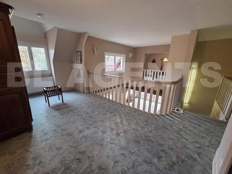 Maison - 213 m² - 7 pièces