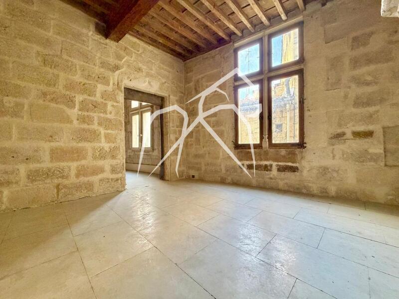 Appartement ancien - 101 m² - 4 pièces