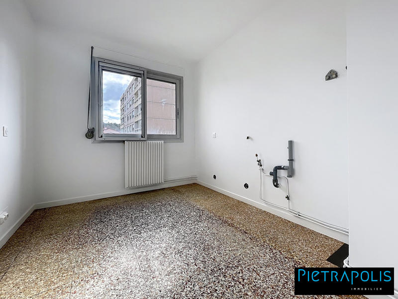 Appartement - 80 m² - 3 pièces