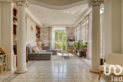 Maison - 223 m² - 10 pièces