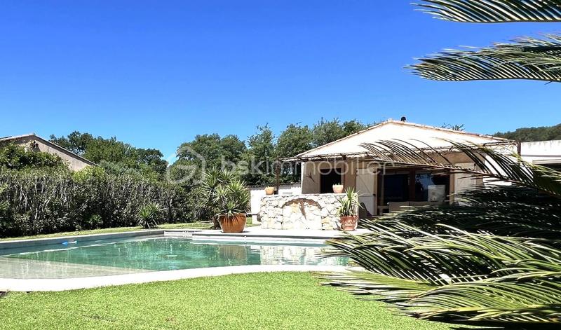 Maison traditionnelle - 212 m² - 8 pièces