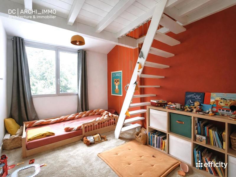 Maison - 223 m² - 7 pièces