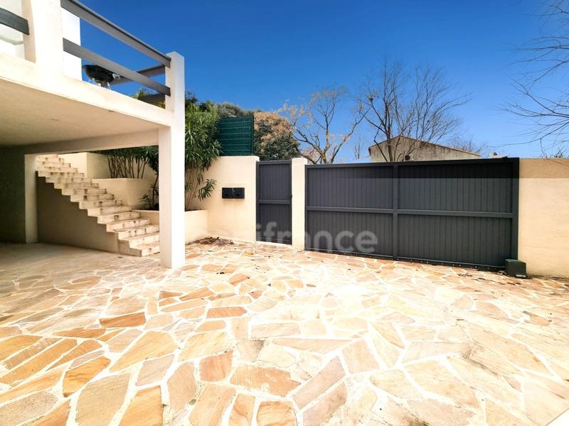 Maison - 272 m² - 10 pièces