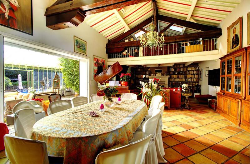 Maison - 300 m² - 9 pièces